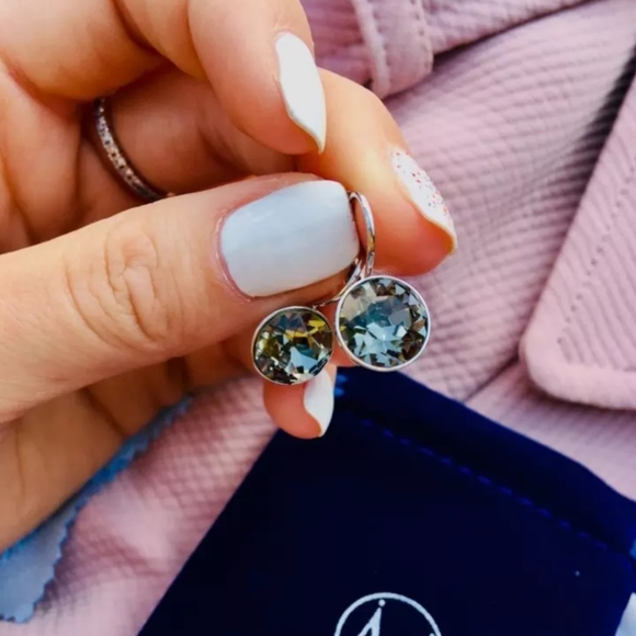 Crystals From Swarovski Round Small Bella Stud - Picture 4 of 5